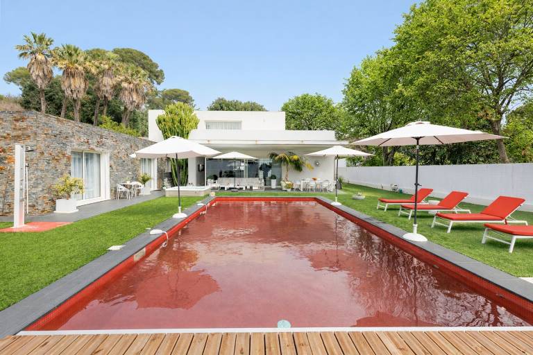 Villa with private pool, yard & terrace — photo 2