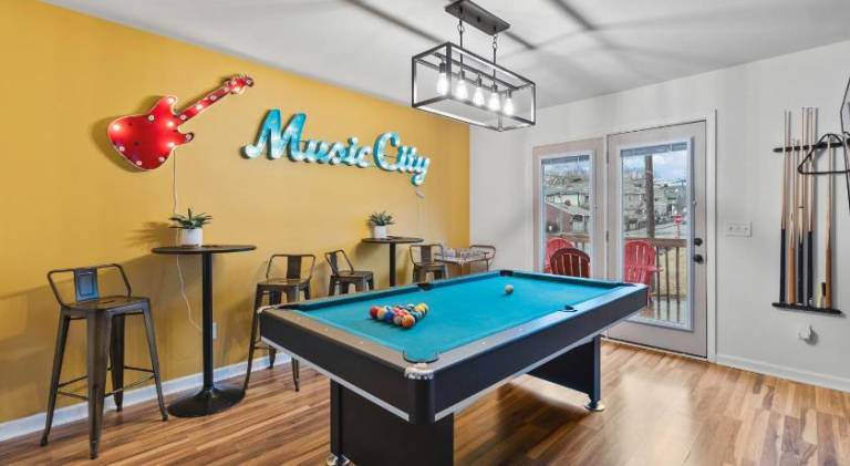 Pool Table WALK to Downtown Bars and Farmers Market in Nashville, TN