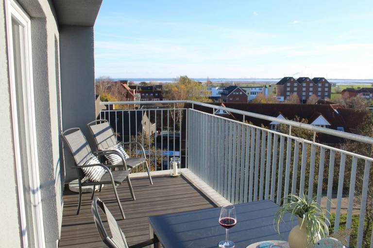 Moderne, hochwertige Ferienwohnung, Sauna, großer Balkon, strandnah in Wangerland