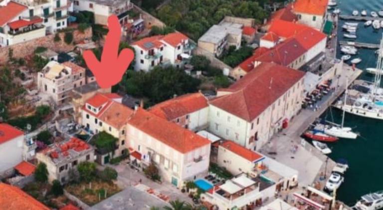 Nice holiday apartment with patio & grill | Perfect for remote work | Pets allowed in Jelsa