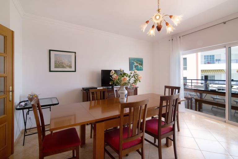 Apartment 'Quarteira Beach Iii' with Balcony, Wi-Fi and Air Conditioning — photo 4