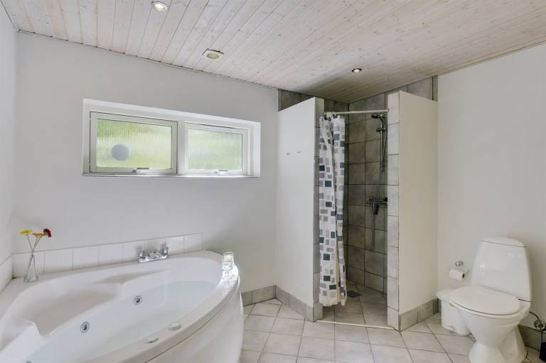 Fully equipped wonderful house with barbecue, patio & hot tub | Pets are welcome — photo 3