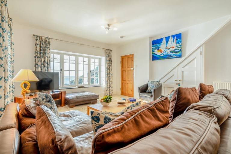 Fully equipped cottage with yard & patio | Water view | Pets are welcome — photo 5