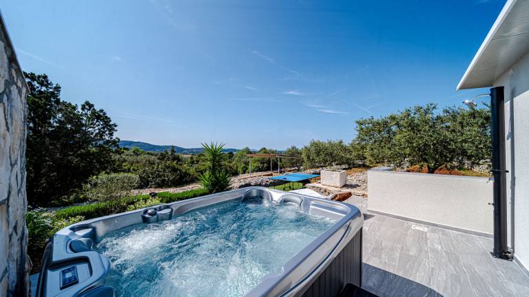 Villa with jacuzzi, terrace & BBQ — photo 2
