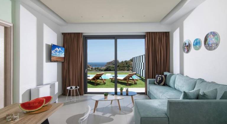 Villa with patio, pool & garden in Malevizi