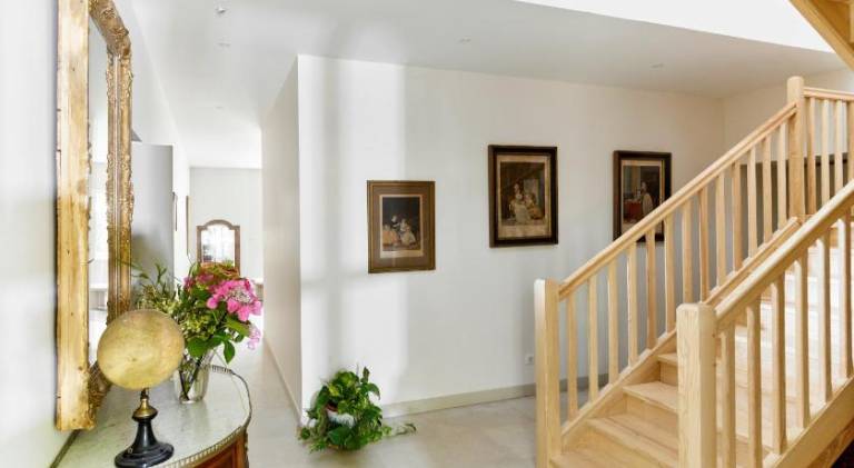 Rental apartment with yard & patio — photo 4