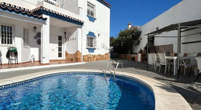 MALAGA, VILLA FAMARA, 10 personas, CERCA DE LA PLAYA CON PISCINA, 7 CAMAS, CAFE DE CORTESIA GRATIS — photo 4