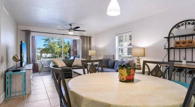 Lovely vacation home with pool | Pet-friendly — photo 3