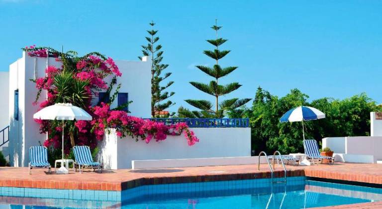 Pleasant serviced apartment with patio, garden & pool | Close to the beach | Pets are welcome in Hersonissos