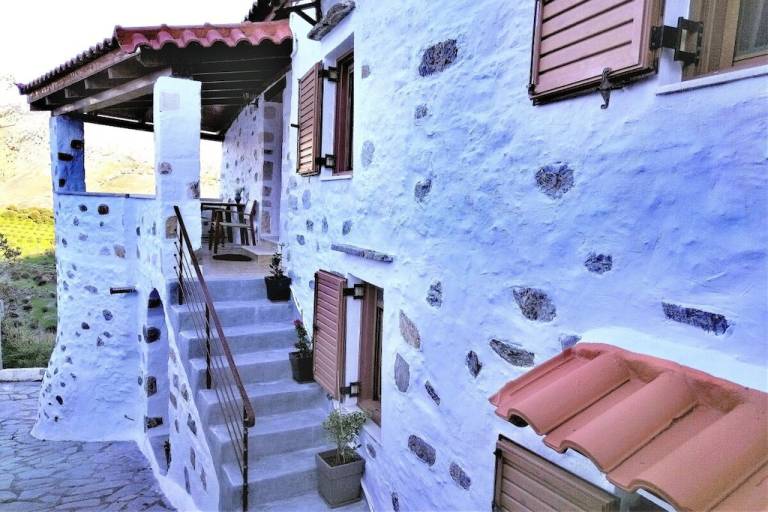 Fully equipped spacious house with patio, jacuzzi & barbeque | Pets allowed — photo 4