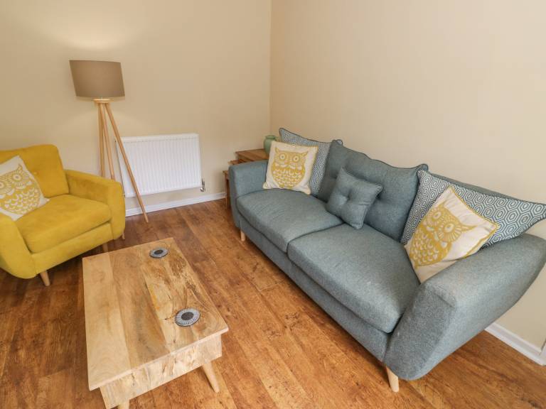 Cottage with garden — photo 3