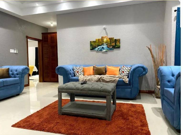 Condo Molynes Gardens
