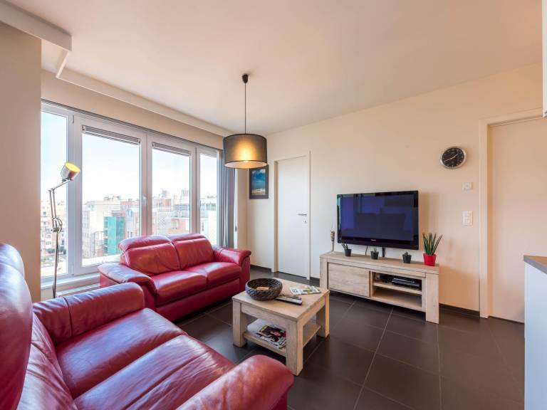 Sleek and modern beachfront flat — photo 2