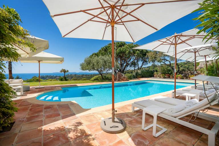 Family-oriented vacation home with yard, private pool & BBQ | Sea view | Pets are welcome — photo 3