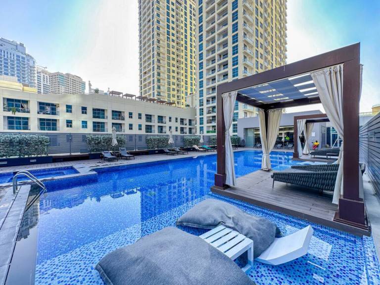 Sky-High Marina Chic: Sea Views & Designer Pool in Dubai