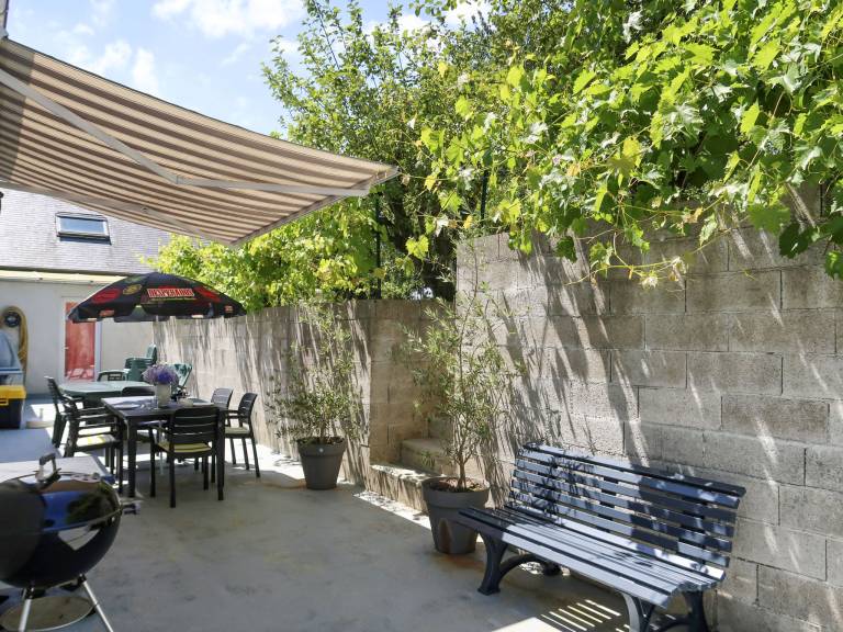 House with garden, BBQ & patio — photo 4
