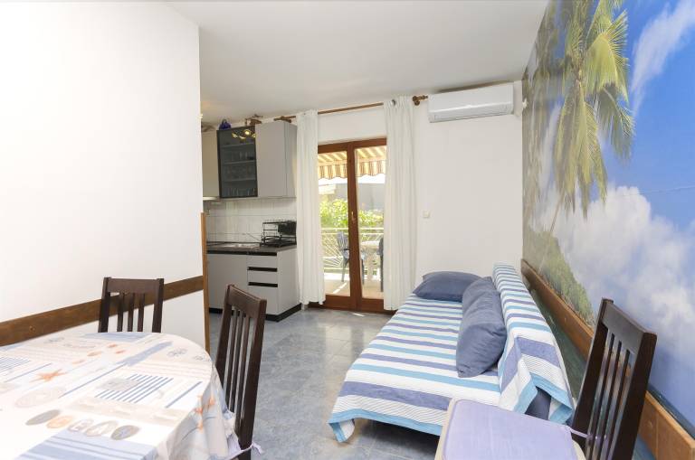 Wonderful apartment with terrace, private pool & grill | Garden view | Pet-friendly — photo 4