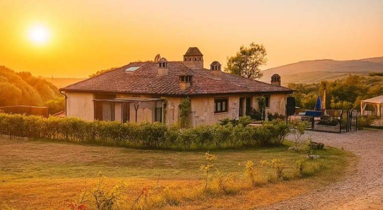 Vacation home with terrace, yard & pool in Castelnuovo Berardenga