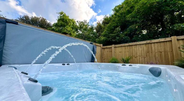 House with hot tub in Margate