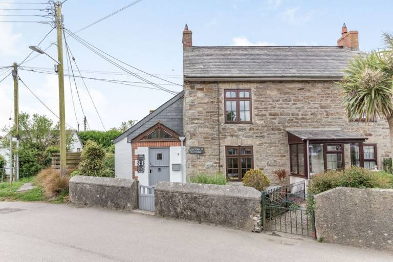 Cabin  Newlyn East