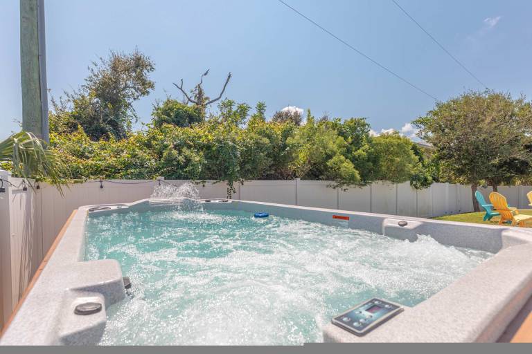 Beach Front 5 bed 4 Bath Luxury House Hot Tub Fenced Yard Pets Welcome — photo 2