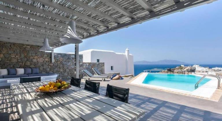 Villa with pool — photo 5