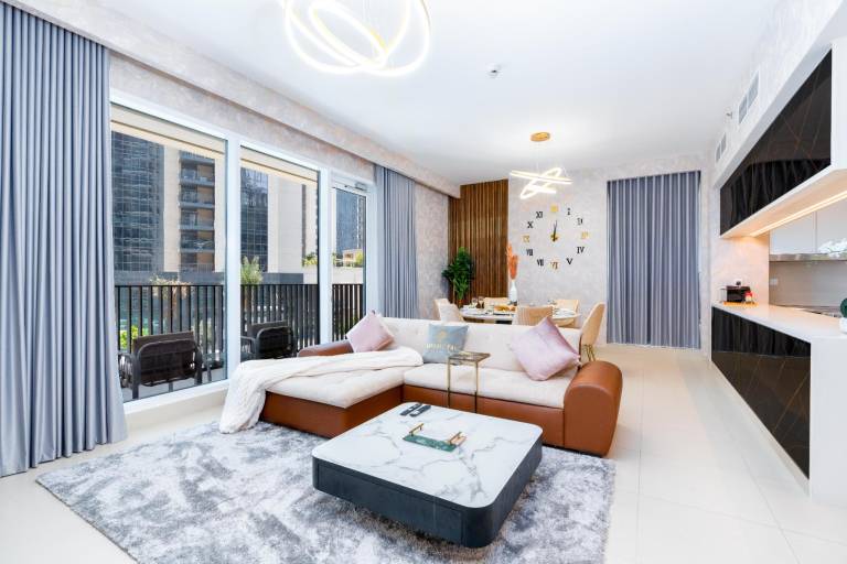 Big rental apartment with terrace, pool & yard | Good for workation | Pets allowed in Dubai