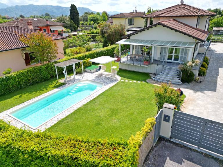 Family-friendly villa with pool, barbecue & terrace | Panoramic view | Pets allowed — photo 2