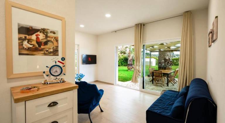Fully equipped villa with garden, grill & jacuzzi | Next to the beach | Pets are welcome — photo 2