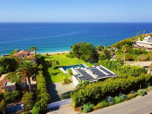 Villa  Central Malibu