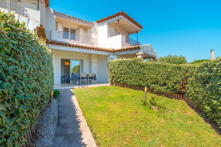 Modern Holiday Home "Villa Rosa dei Venti" Near the Beach and with Sea View in Olbia