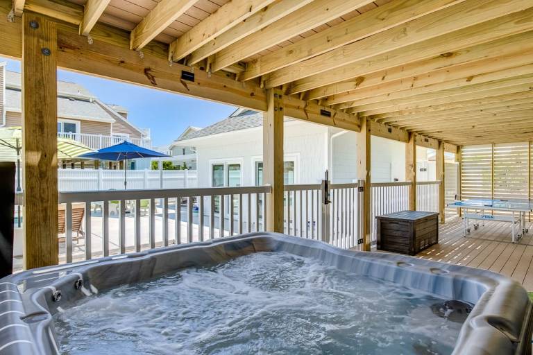 Beachy Bungalow 575 ft to the beach Private Pool and Hot Tub — photo 3