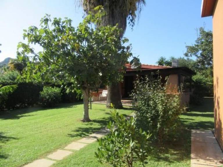 Vacation home with yard & barbecue — photo 4