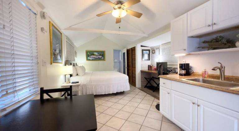 Apartment | Near Southernmost Point | Next to the beach | Pets allowed — photo 2