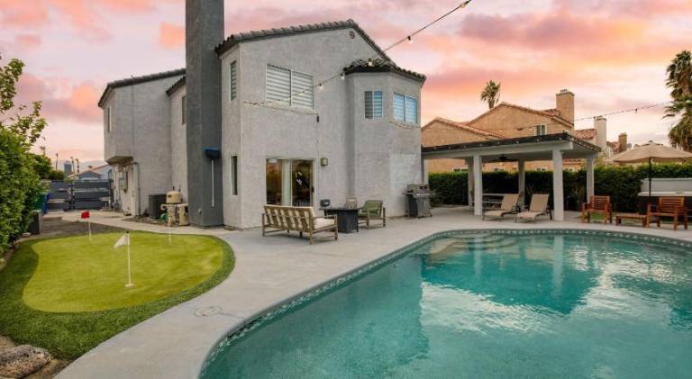 Desert Scarif Private Pool Hot Tub Putting Green Near Coachella Festivals in Indio, CA