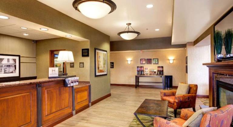 Hampton Inn & Suites Addison — photo 3