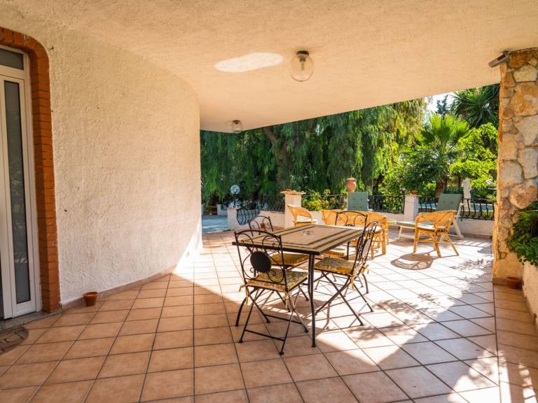 House with barbecue, terrace & garden — photo 5