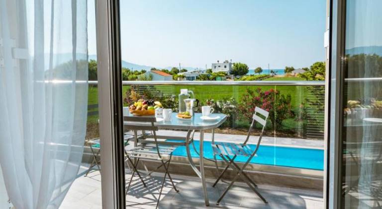 Martimi Private 3 Apartments with Pool, Heated Jacuzzi and Sauna, 2 Apartments with Sea View, 200m f — photo 2