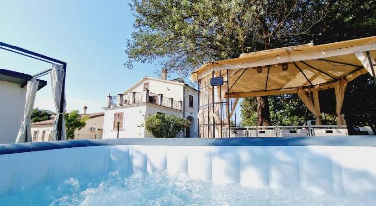 Country Chic Antico Casale - piscina idromassaggio lettini, solarium, cinema experience, wifi, parch — photo 2
