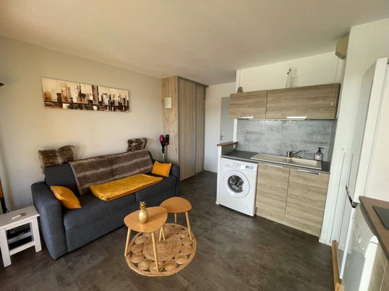 Holiday apartment with pool — photo 4