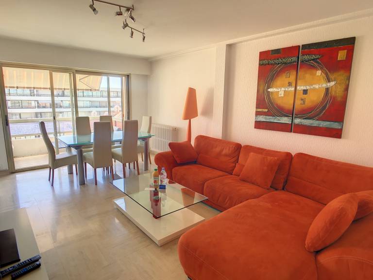 Apartment with terrace — photo 2