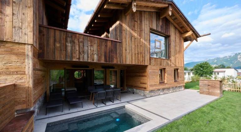 Lovely chalet with BBQ, patio & sauna | Pet-friendly — photo 4