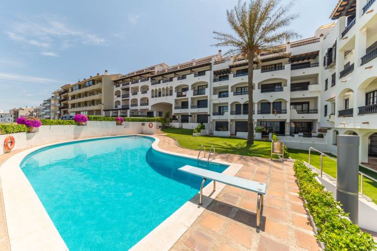 Rental apartment with garden, pool & patio in Roses