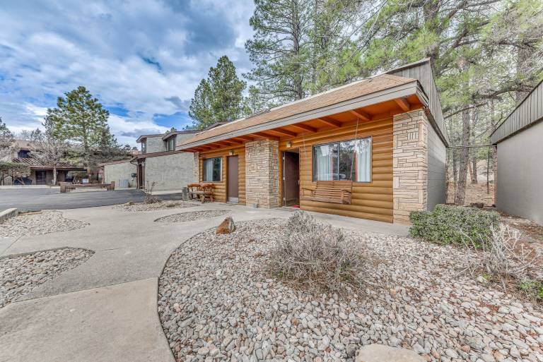 5 Mi to Alto Lake! Pet-Friendly Ruidoso Studio in Ruidoso, NM