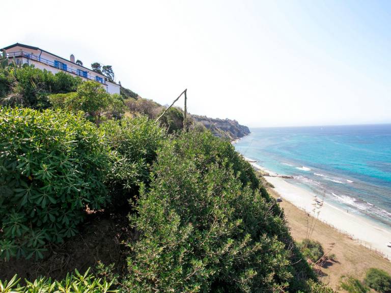 Rental apartment with garden, terrace & barbeque | Sea view — photo 5