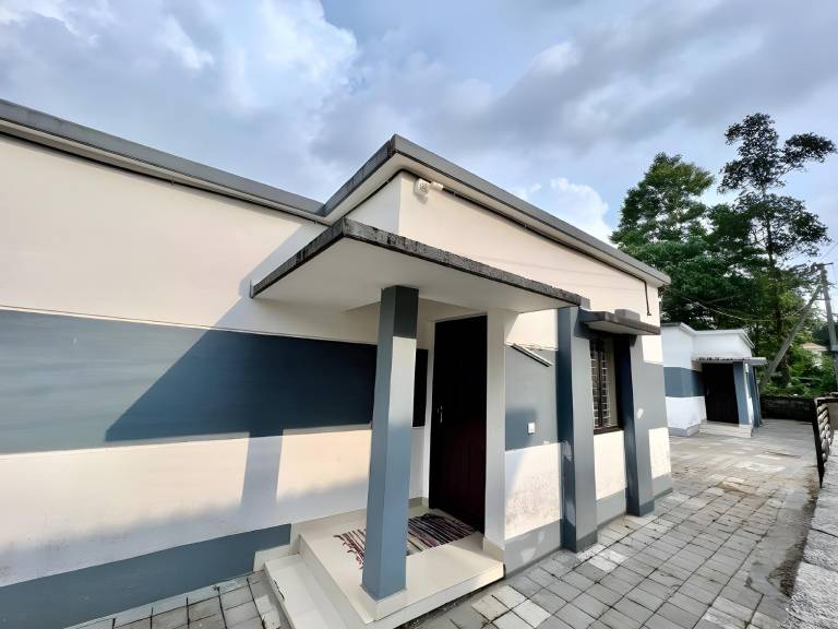 Villa with garden | Water view — photo 5
