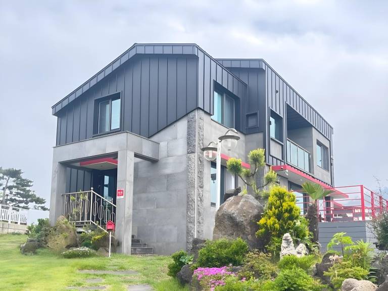 Jeju Gamsung De Aewol Pension