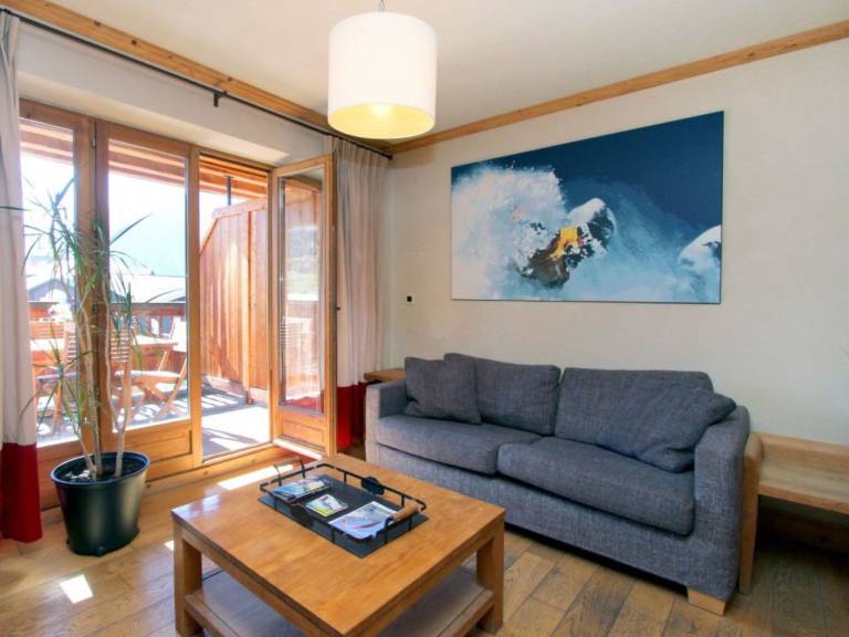 Holiday apartment with patio & yard | Mountain view — photo 4