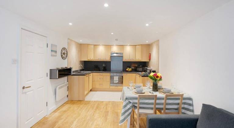 Apartment | Next to Bristol Cathedral — photo 4
