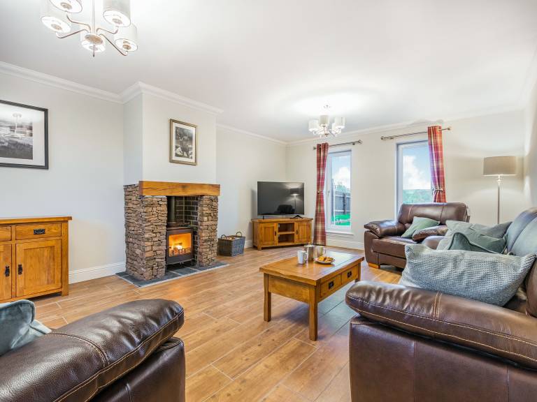Family-friendly nice cottage with yard, jacuzzi & barbeque | River view | Pets allowed — photo 4
